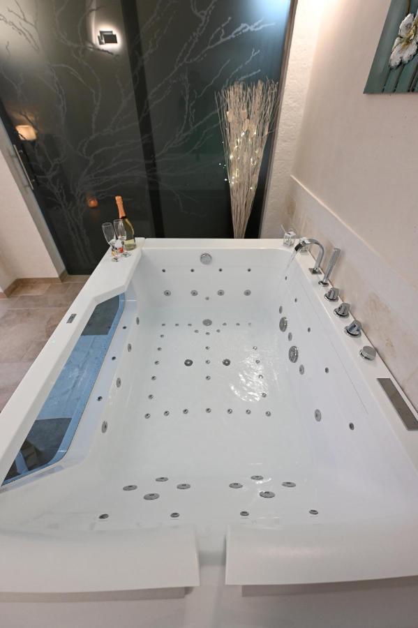 Suite Laurel Spa Con Idromassaggio 파사노 외부 사진